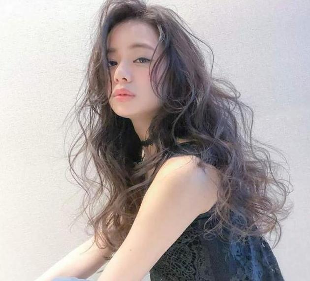 潮流长发发型展示，最新趋势下的灵感之选