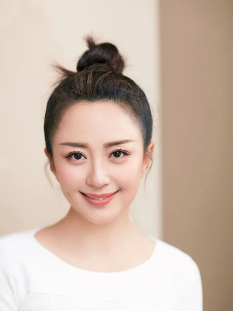 演员杨童舒,星光熠熠的传奇与低调内敛的才华之美