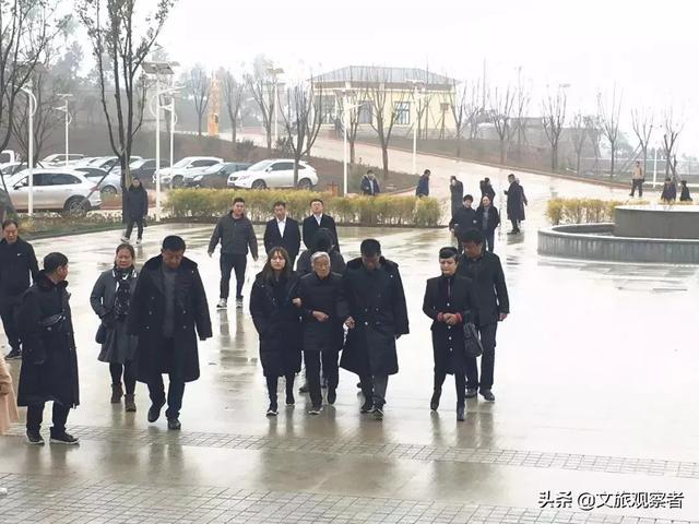 小巷特色小店举办独特告别仪式，最新追悼会深情缅怀逝者