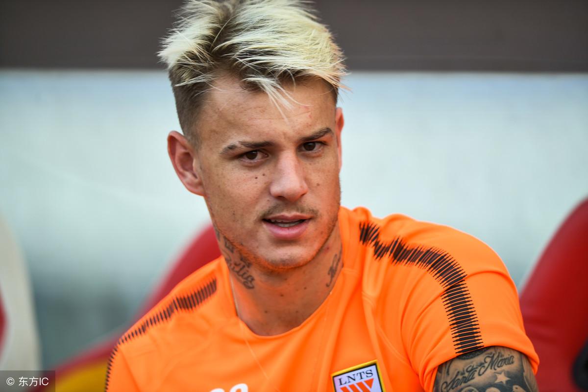 高科技产品巅峰之作夺冠海报,引领未来生活新潮流的巅峰之作