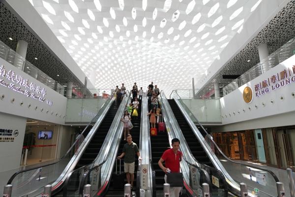 深圳航班最新动态，巷弄深处的航空情怀与美食惊喜