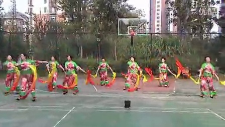 最新变队形广场舞，小巷深处的舞动魅力风采