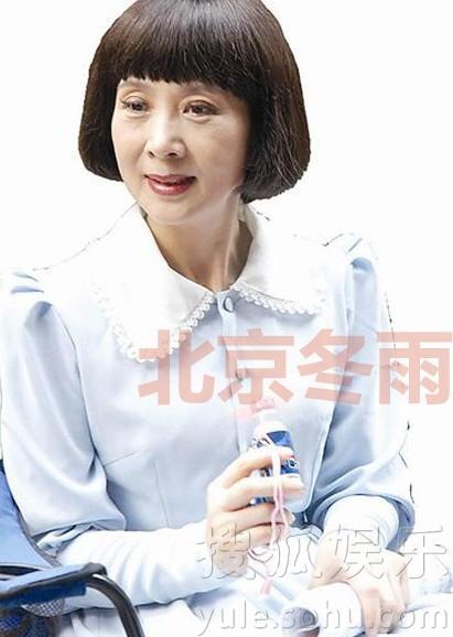 老年女演员，岁月沉淀的智慧与魅力展现风采