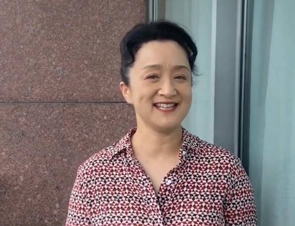 老年女演员，岁月沉淀的智慧与魅力展现风采