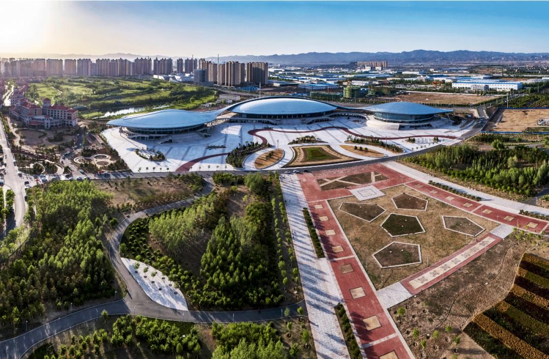 羽毛球比赛场地尺寸揭秘，小巷深处的神秘绿洲