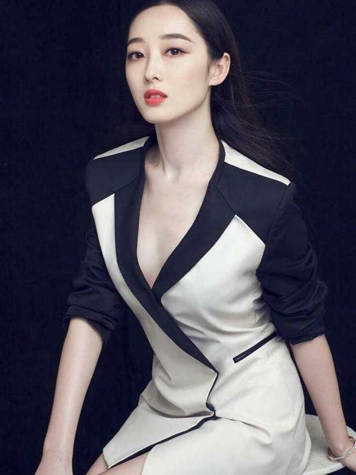 三线女演员的心灵觉醒之旅，自然美景中的寻心之旅