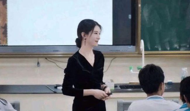 年轻女教师电影,年轻女教师电影，当代教育中的励志故事与情感交织