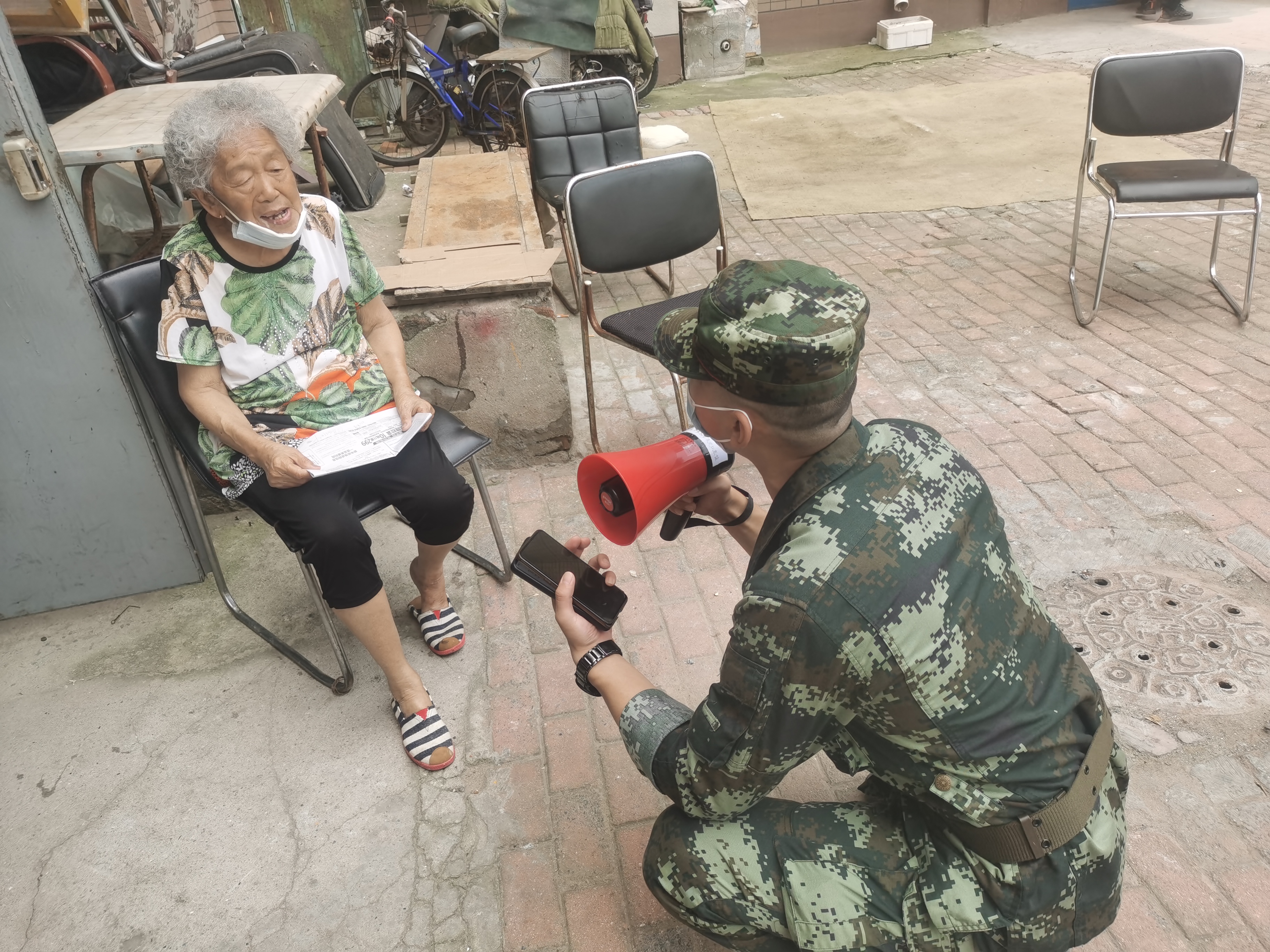 王佳伟演员，舞台之外的爱与陪伴