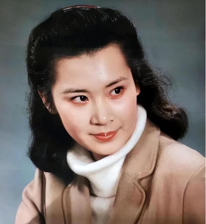 中国著名演员与隐秘小巷的魅力之旅，一家特色小店的独特故事