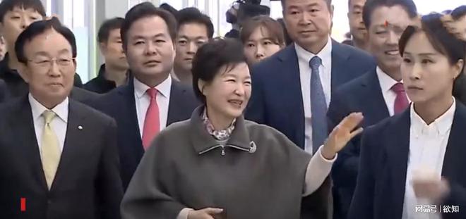 韩国女总统朴槿惠最新动态，小巷之旅的独特风味体验