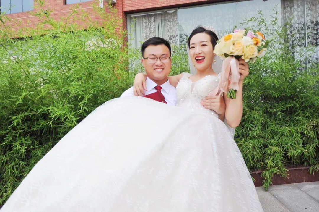 科技新品重塑婚姻生活，最新我们结婚了引领未来幸福之旅