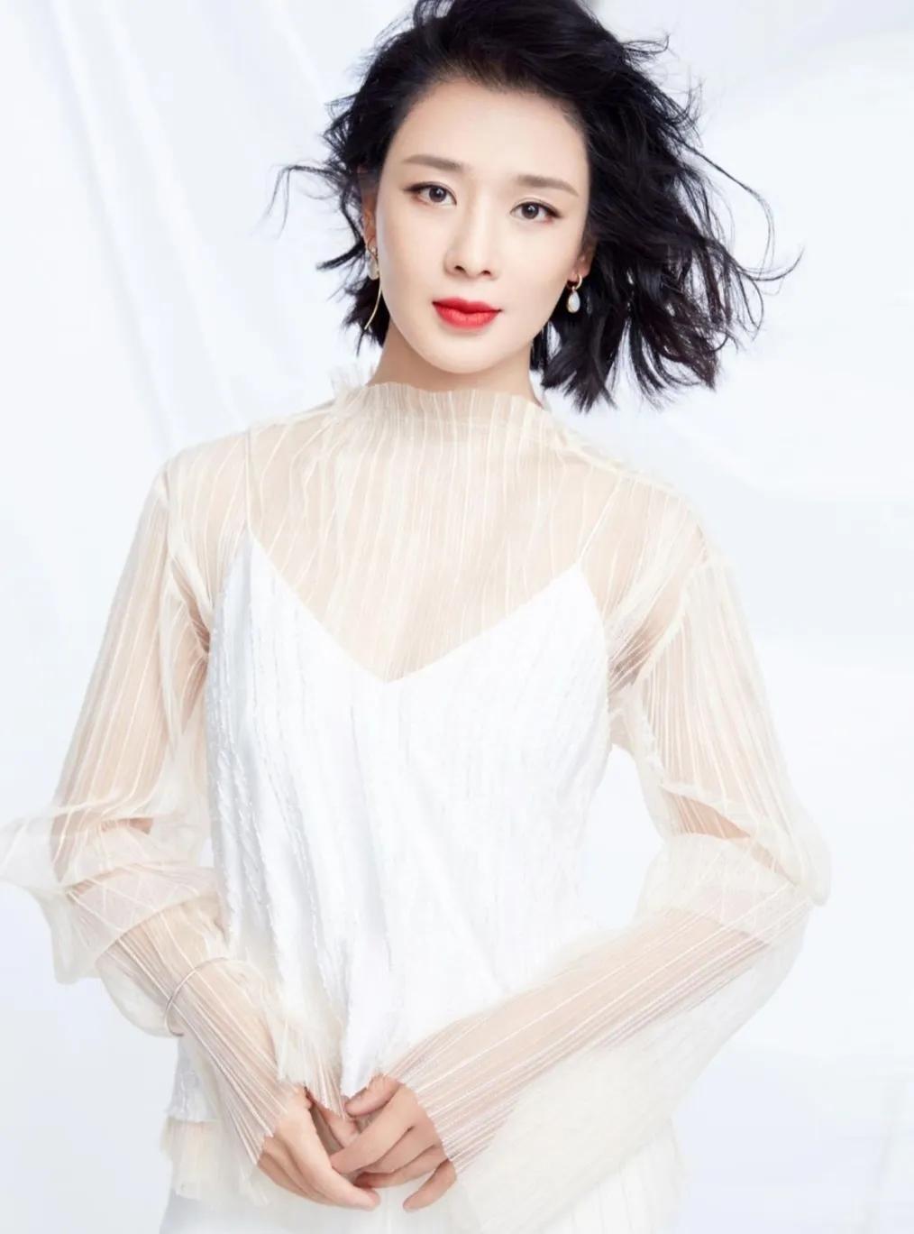 演员周显欣,演员周显欣，演艺之路的璀璨之星