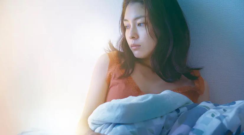 日本最新女V的高科技产品体验之旅，揭示未来科技的魅力