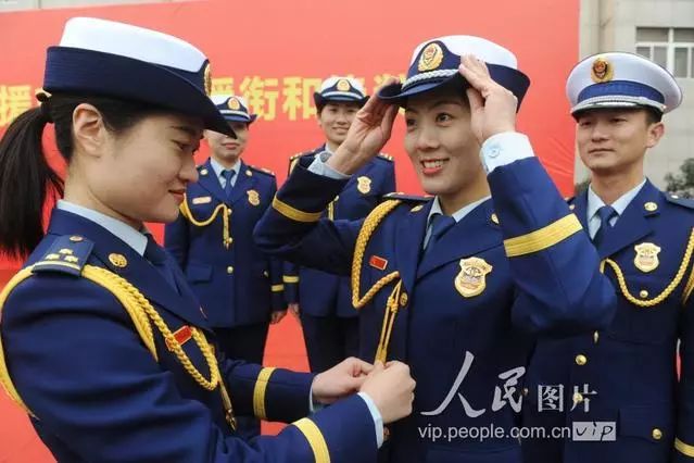 消防最新制服,消防最新制服，时代变迁中的火焰蓝战士形象