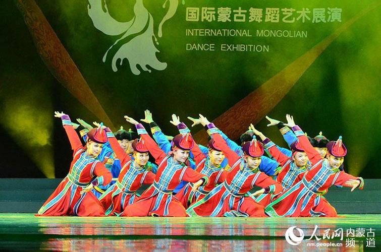 最新广场舞蒙古舞，文化交融的绚丽展现