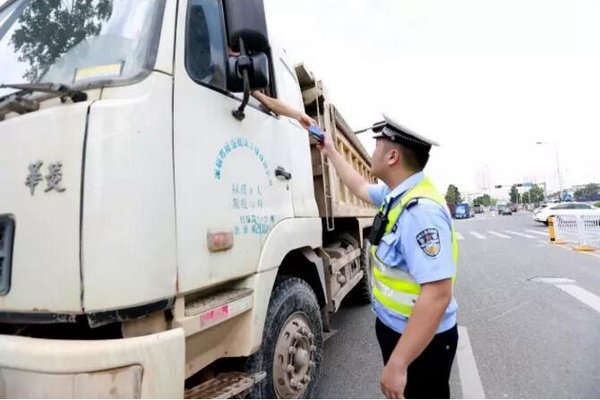 深圳泥头车新政策，驶向自然，探寻内心宁静之道