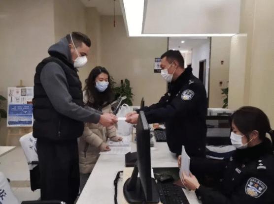 巷弄深处独特小吃秘境，揭秘黑人咬伤最新美食潮流