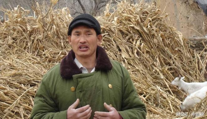 大衣哥最新动态，变化中的励志典范，自信成就展现新风采