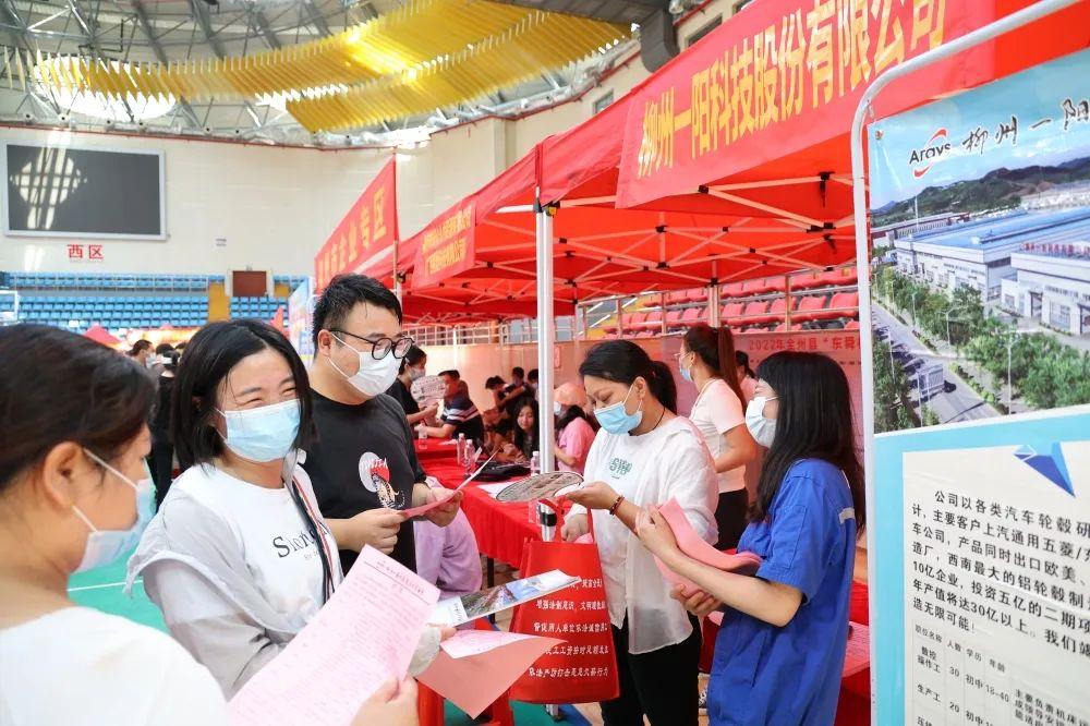 崇左最新招聘信息探索，小巷特色小店的职场奇遇之旅