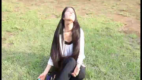 长发美女剃光头，勇敢尝试与友情的温馨故事