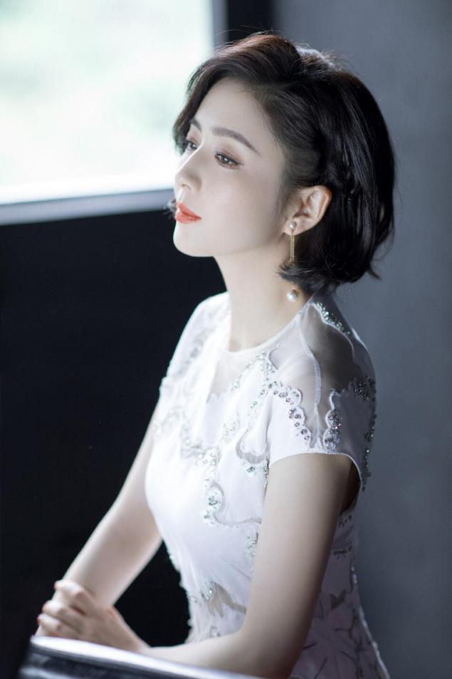 佟丽娅最新短发发型，图片与打造指南